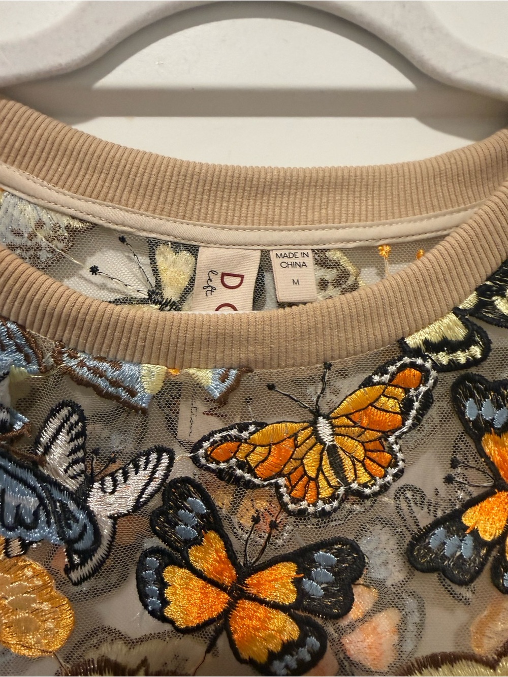 Anthropologie Neutral Tee with Multicolor Butterfly Appliqués Dolan - Picture 2 of 2